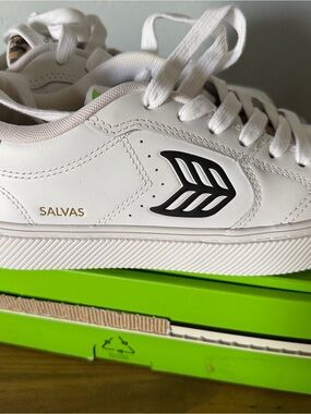Cariuma Salvas White Leather Low-Top Sneakers 7.5 women’s.
